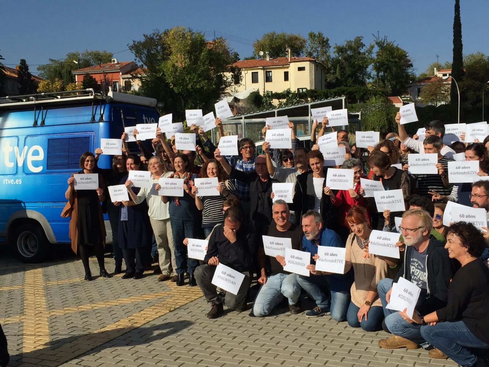 Los trabajadores de RTVE celebran el 60 aniversario de la cadena manifestándose. Consejo de Informativos