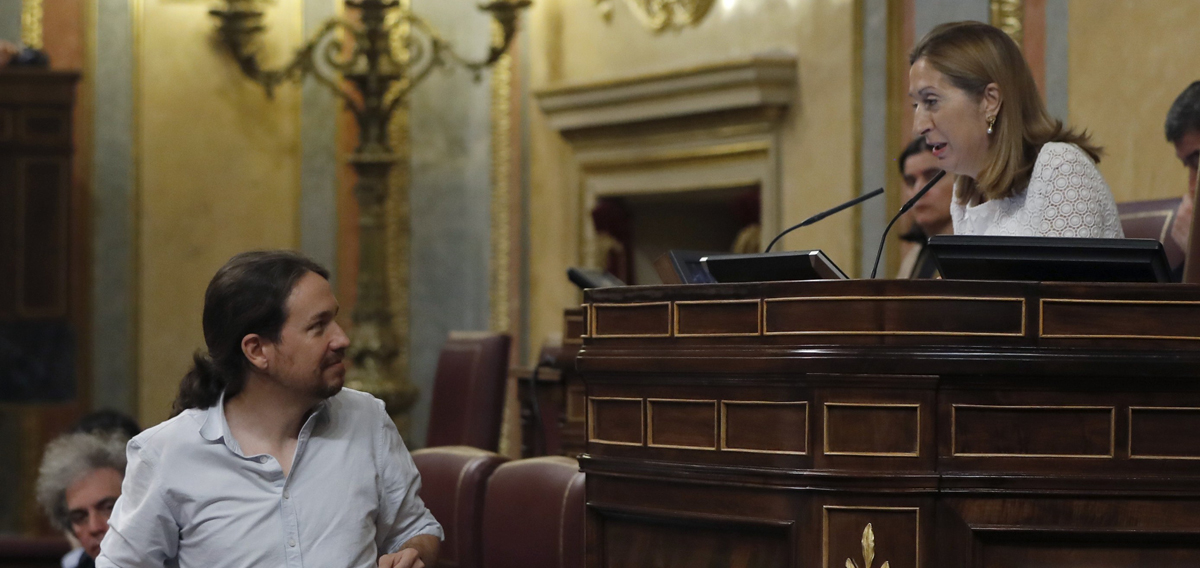 La presidenta del Congreso, Ana Pastor, se dirige al secretario general de Podemos, Pablo Iglesias.