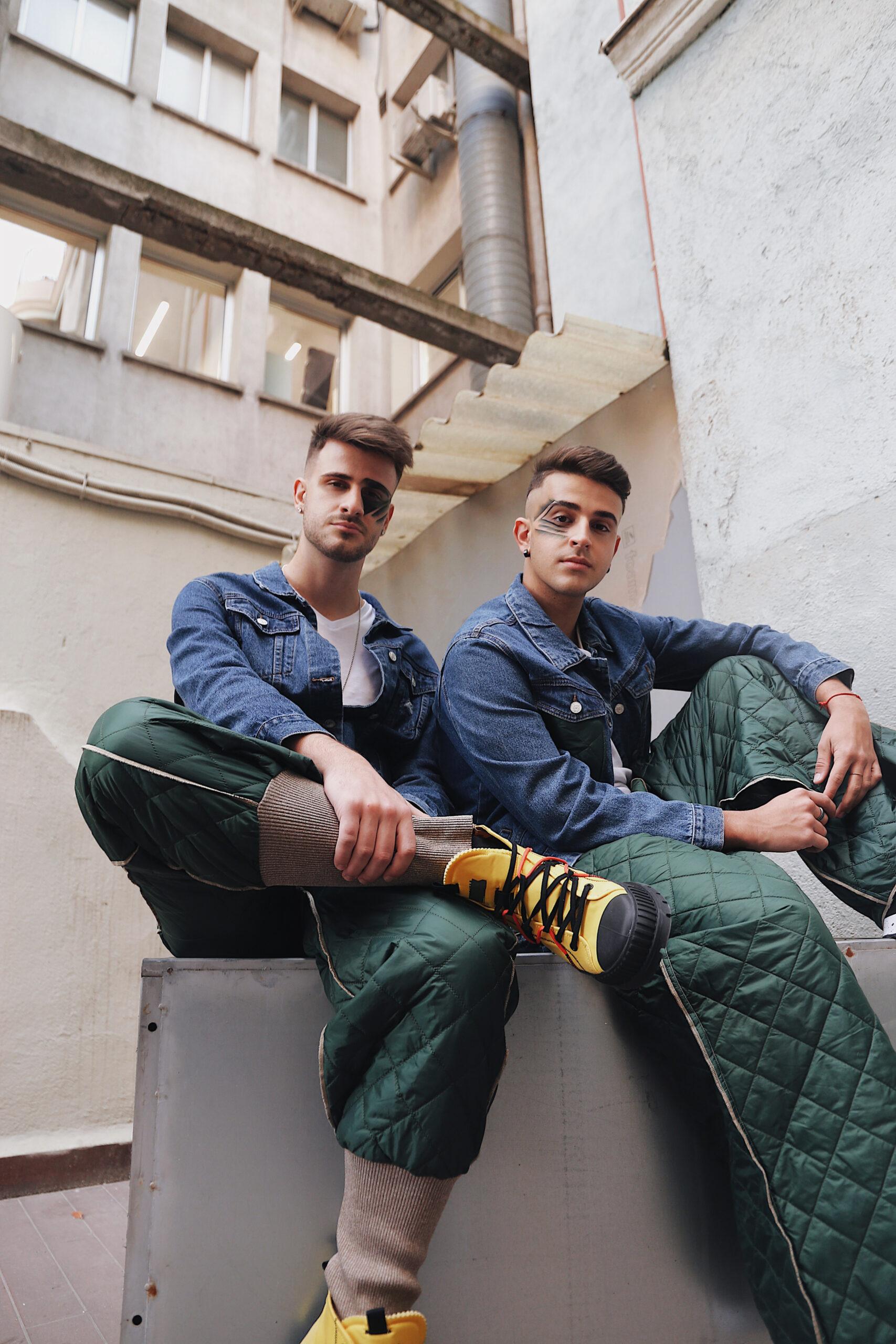 Camsietas: Abanderado Chaquetas y Pantalones: Tamara Press Zapatillas de Nau: Paladium
