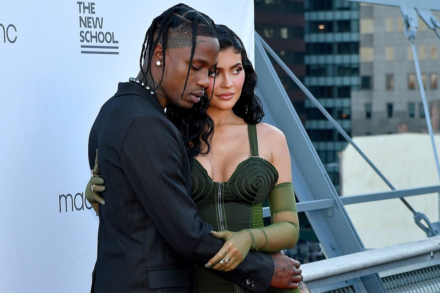 https___hypebeast.com_wp-content_blogs.dir_6_files_2022_03_kylie-jenner-travis-scott-married-celebrity-couple-rumors-diamond-ring-photos-info-1.jpg