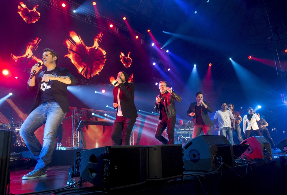 Momento del concierto de este lunes en el Palau Sant Jordi de Barcelona de los participantes en la primera edición de Operación Triunfo. 