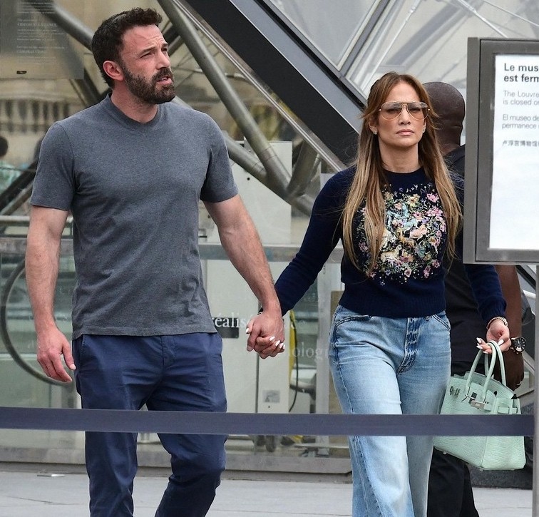 ben-affleck-jennifer-lopez-visit-the-louvre-honeymoon-in-paris-03.jpeg