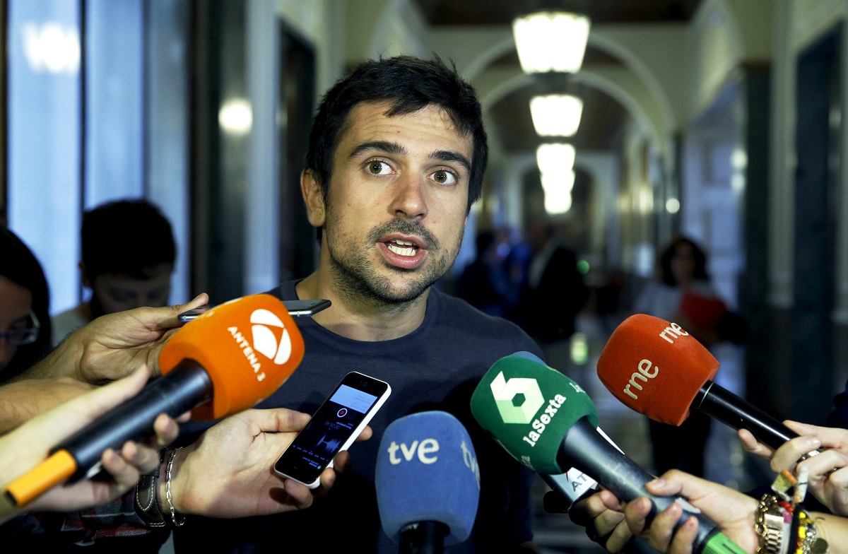 Ramón Espinar, portavoz de Podemos en el Senado, atiende a los medios