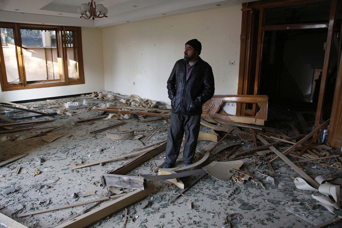 Destrozos registrados tras el ataque talibán cerca de la Embajada de España en Kabul (Afganistán) el 12 de diciembre de 2015. Destrozos registrados tras el ataque talibán cerca de la Embajada de España en Kabul (Afganistán) el 12 de diciembre de 2015.