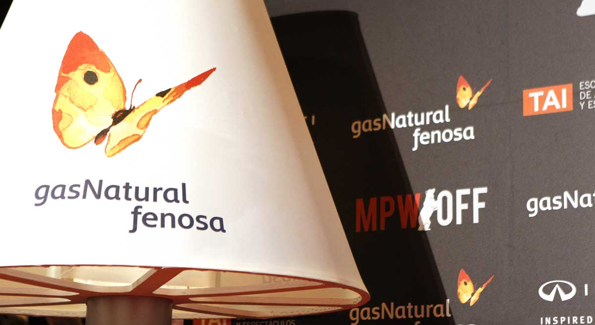 Lámpara con el logo de Gas Natural Fenosa. 