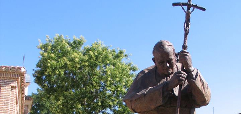 Estatua de homenaje a Juan Pablo II en Boadilla del Monte
