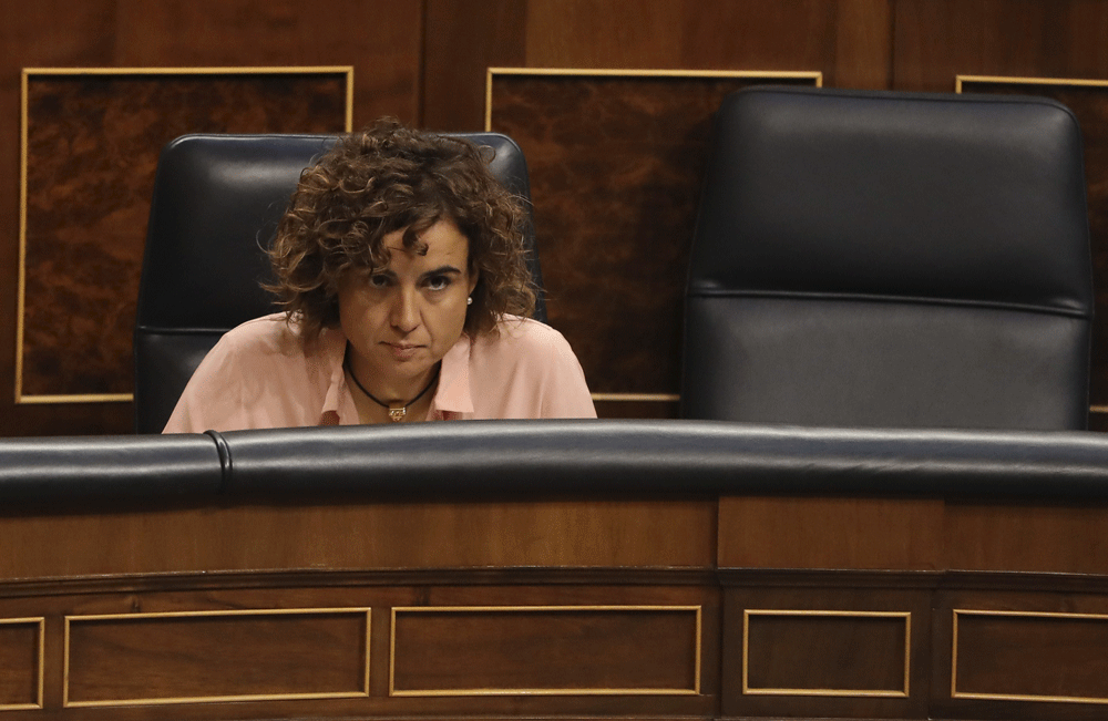 La ministra de Sanidad, Dolors Montserrat, durante la segunda sesión que celebra el pleno del Congreso para debatir y votar las enmiendas parciales a los Presupuestos Generales del Estado de 2017.