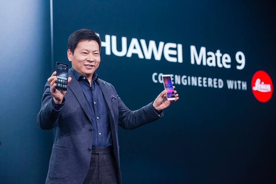 Momento de la presentación en Munich de los nuevos smartphones de Huawei por parte de su CEO, Richard Yu.