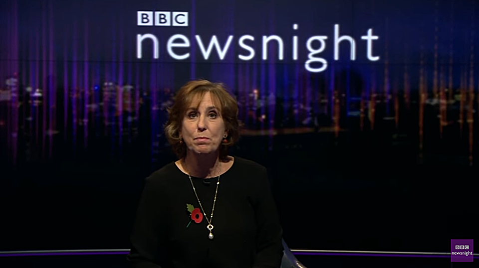 Imagen de la presentadora del programa BBC Newsnight justo antes de dar paso al 'God save the Queen'.