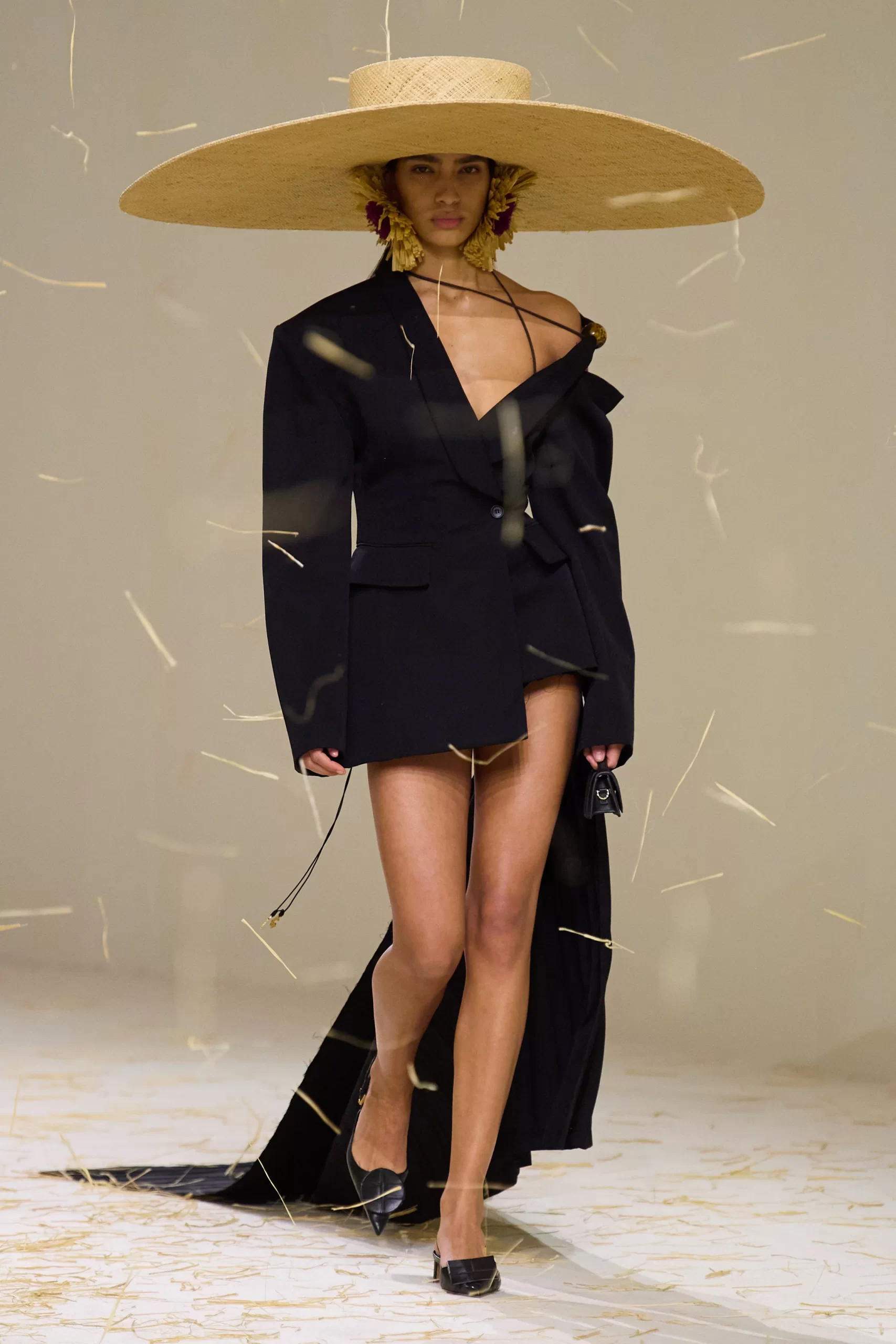 00001-jacquemus-spring-2023-ready-to-wear-credit-gorunway.jpg-scaled.webp