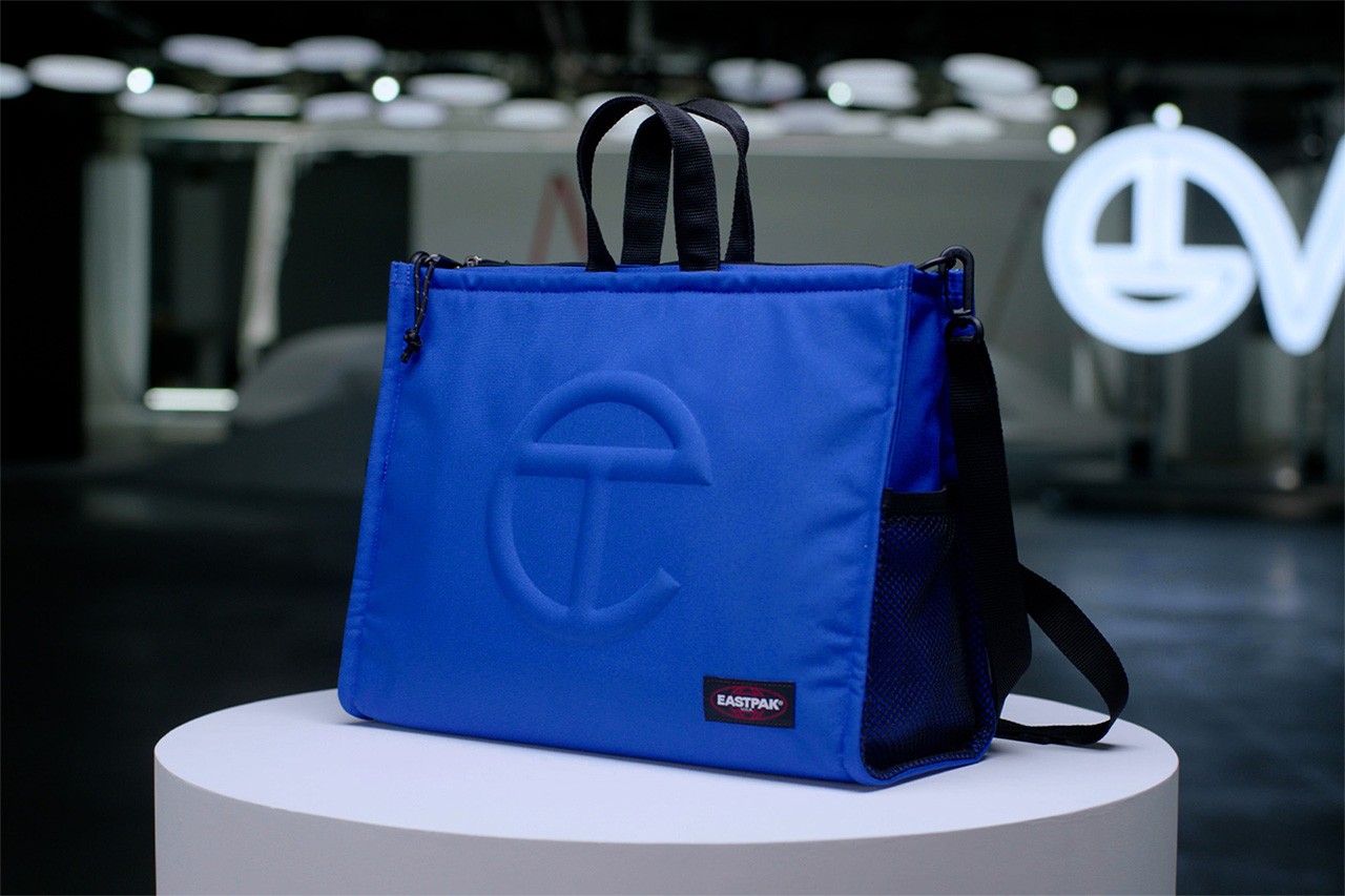 4Eastpak_Blue_Circle.Still001.jpg