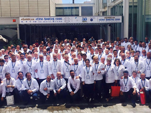 Foto de familia de la asociación Euro-Toques con motivo de su 30 aniversario.