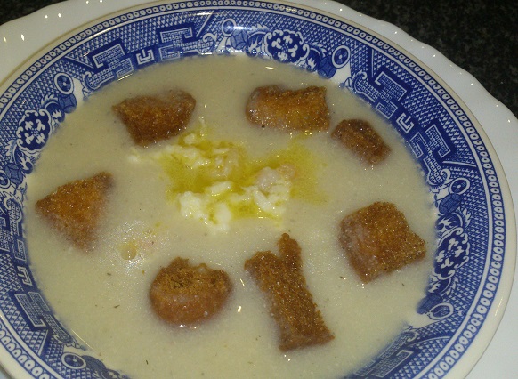 Sopa de pescado y costilla de cerdo al horno con verduras