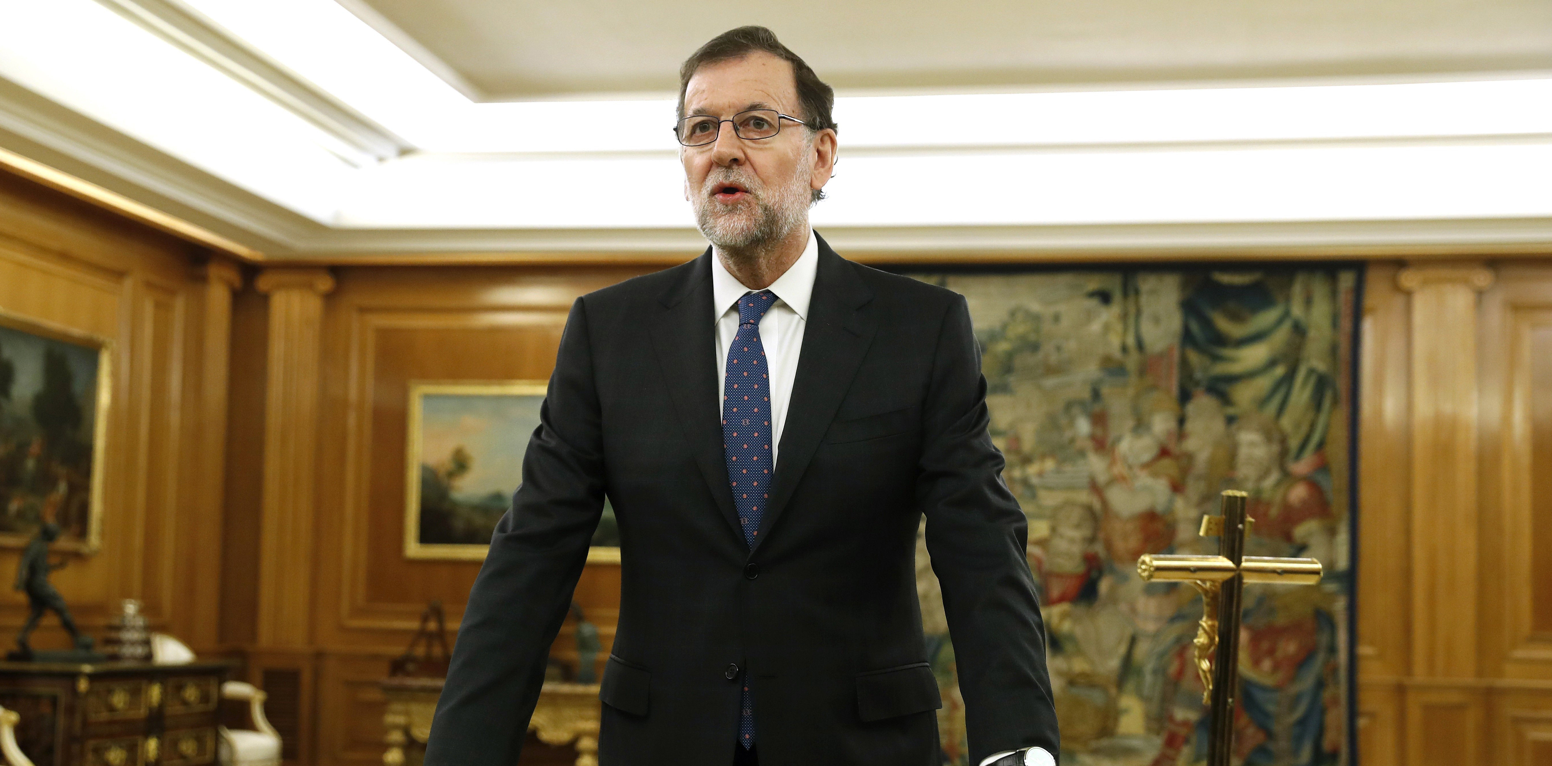 Mariano Rajoy, jura el cargo ante el Rey, en el Palacio de La Zarzuela. EFE