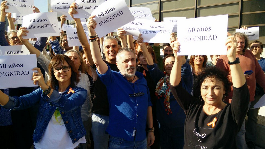 Lo que quieren los trabajadores de RTVE..., menos preocupados por la estética que por las censuras. Foto C. de Informativos