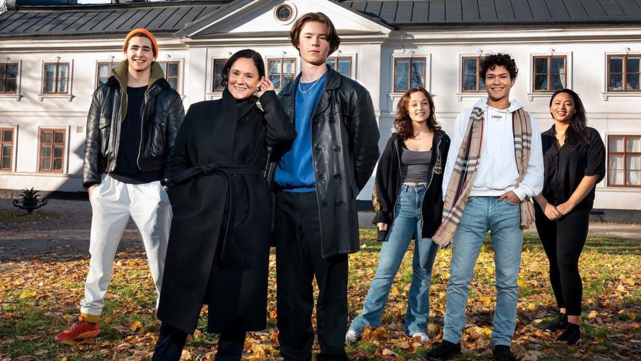 young-royals-filming-location-netflix-kaggeholms-stora-sundby-2021.jpeg