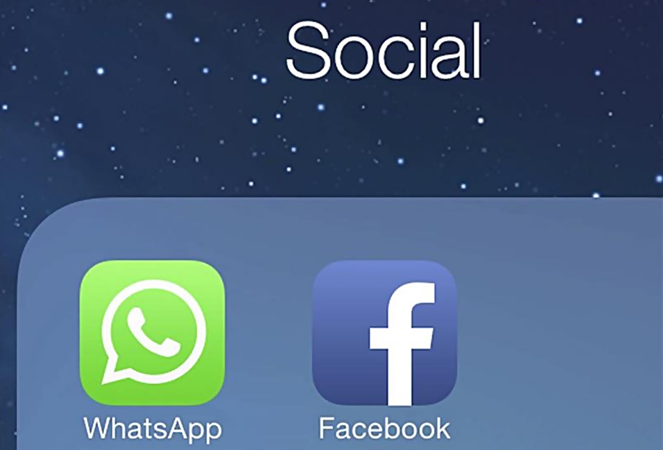 El Reino Unido pone en entredicho el uso que Facebook hace de los datos que le traspasa WhatsApp.
