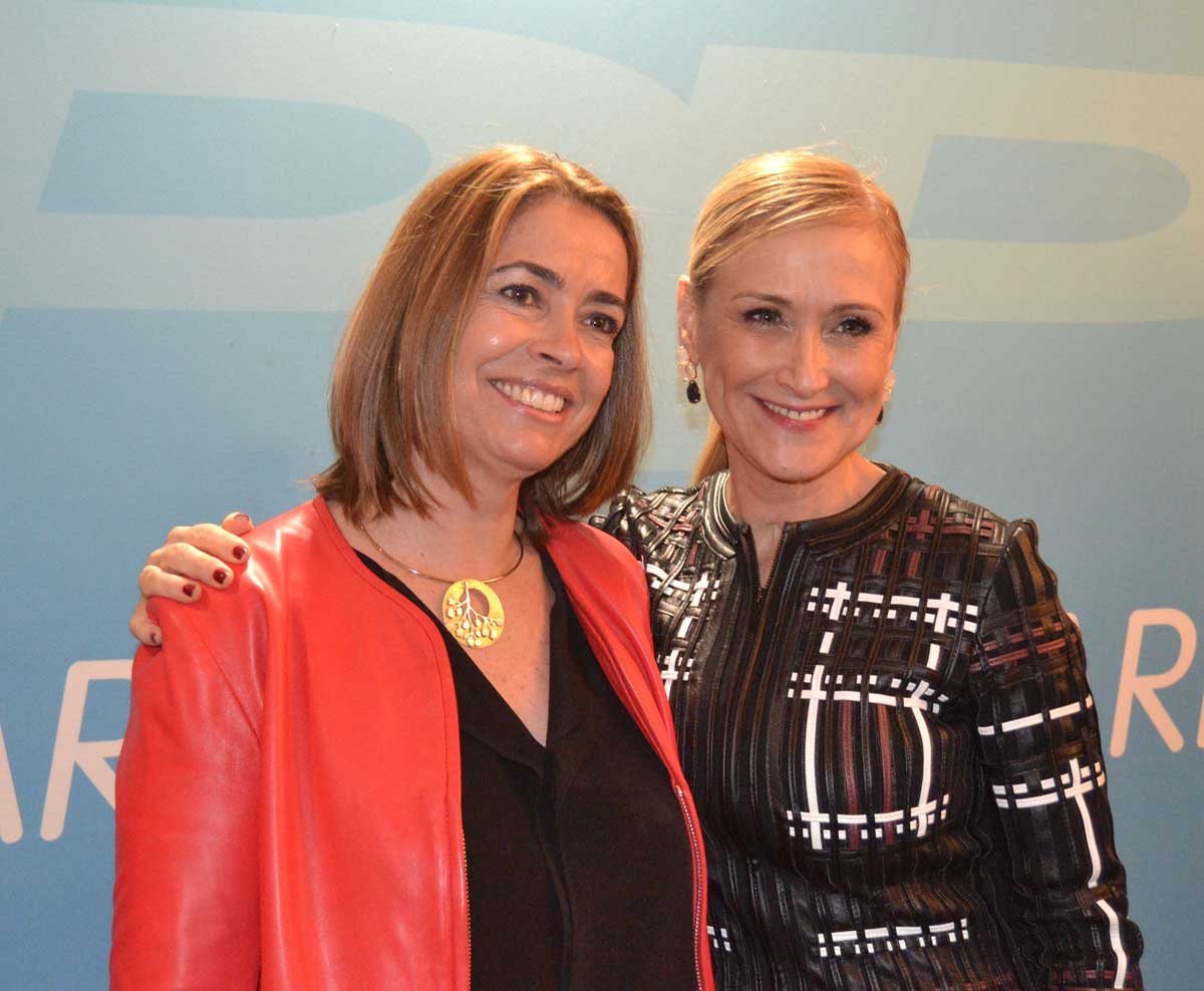 Cristina Cifuentes junto a la exportavoz popular en la Asamblea de Madrid y presidenta del PP Fuencarral-El Pardo, Elena González-Moñux, en una imagen de archivo