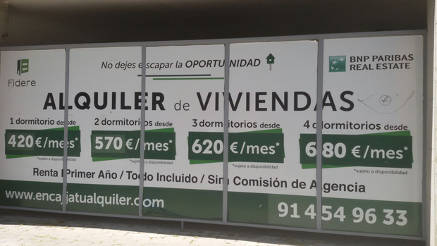 Cartel de Fidere ofreciendo viviendas en alquiler