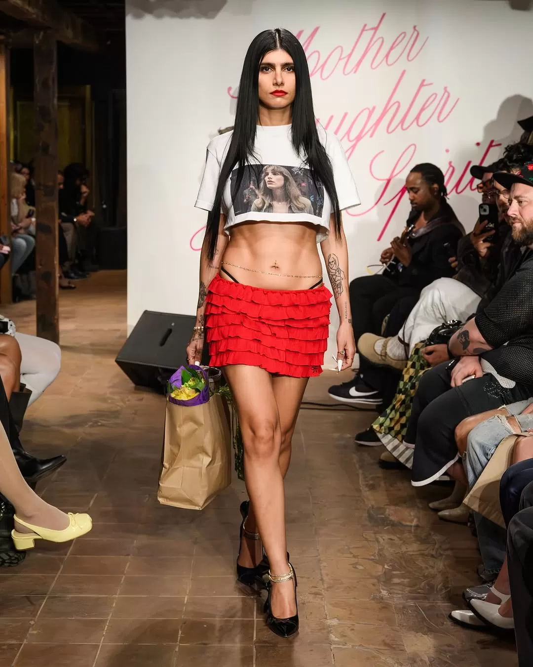 Instagram (@miakahlifa)
