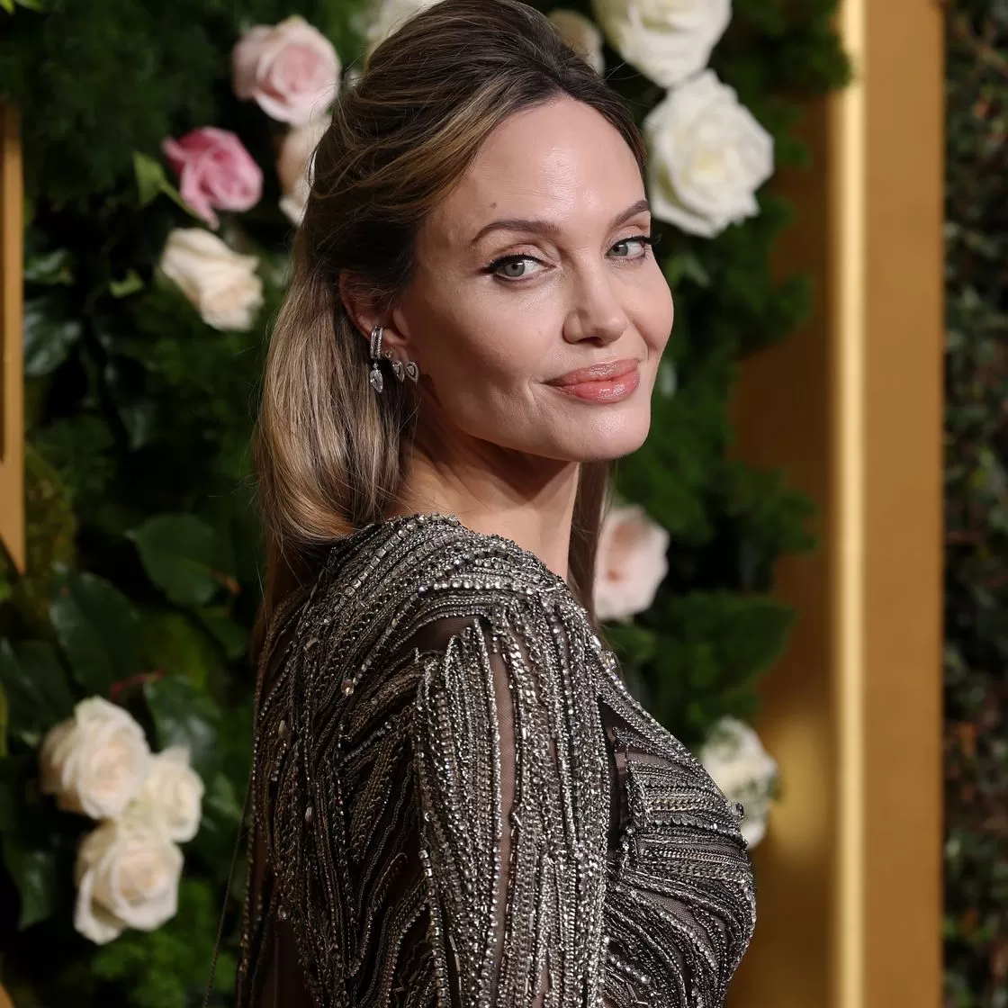 Angelina Jolie-chopard-cover-12525.webp