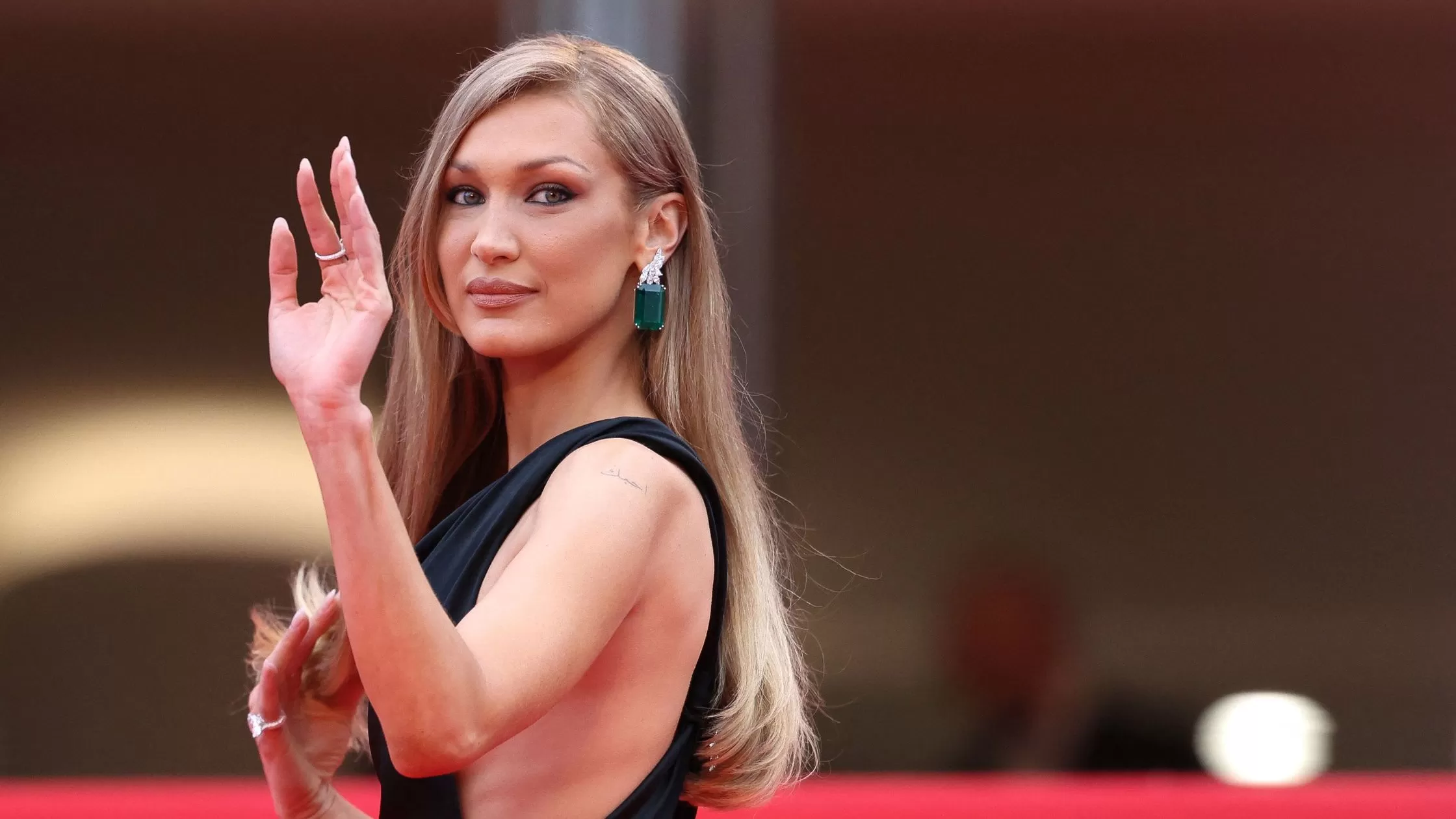 Bella-Hadid-cannes 1-25-14525.webp