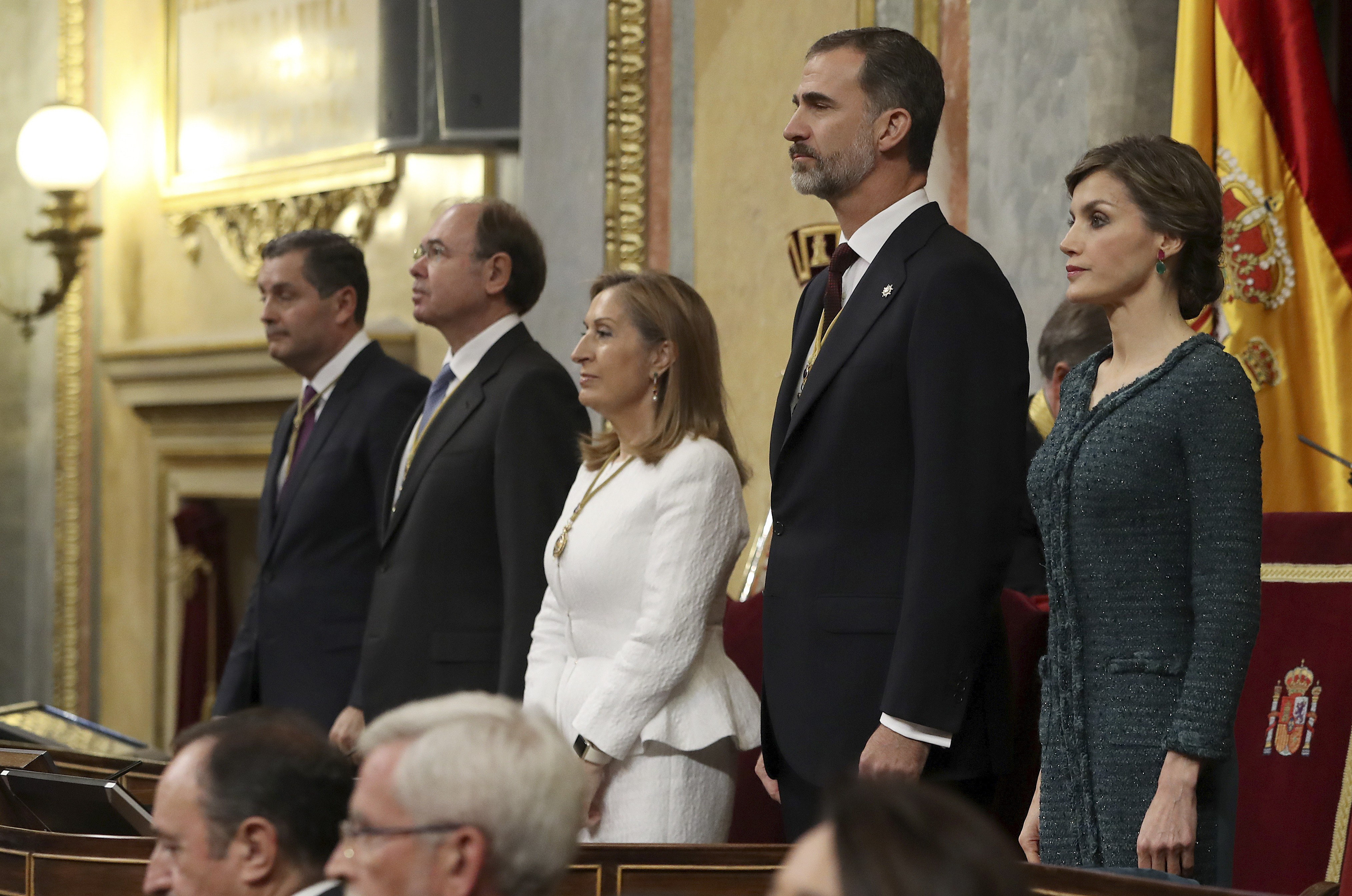 Los Reyes, junto a los presidentes del Congreso y del Senado al inicio de la sesión solemne de la apertura de las Cortes en la XII Legislatura Los Reyes, junto a los presidentes del Congreso y del Senado al inicio de la sesión solemne de la apertura de las Cortes en la XII Legislatura