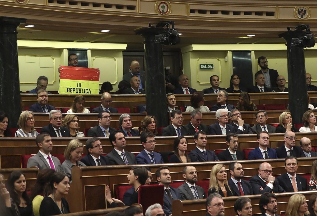 La bandera republicana en la apertura solemne de la XII Legislatura