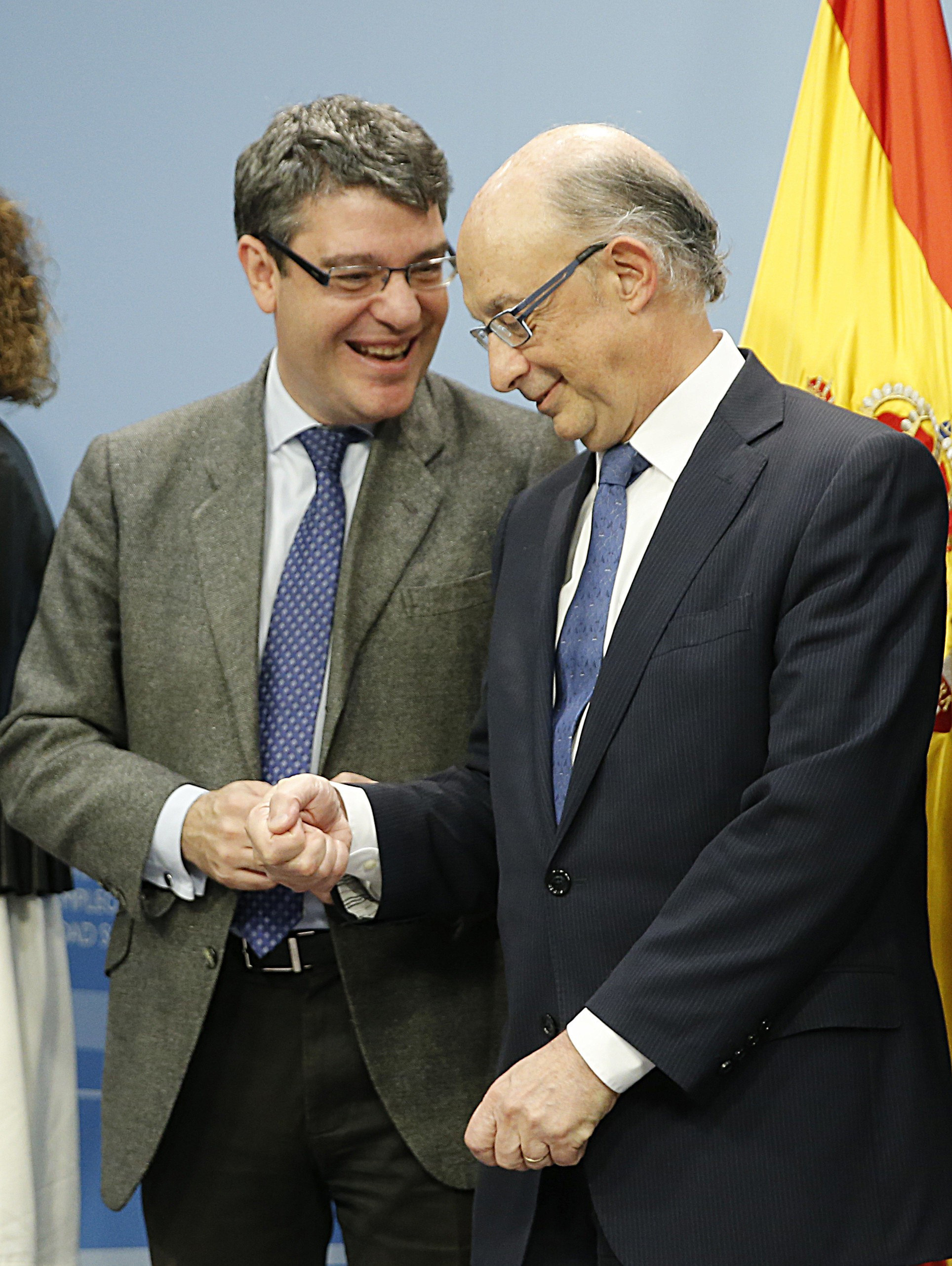 Álvaro Nadal y Cristóbal Montoro no quieren bajar los impuestos de la luz