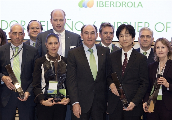 Ignacio Galán con los proveedores premiados