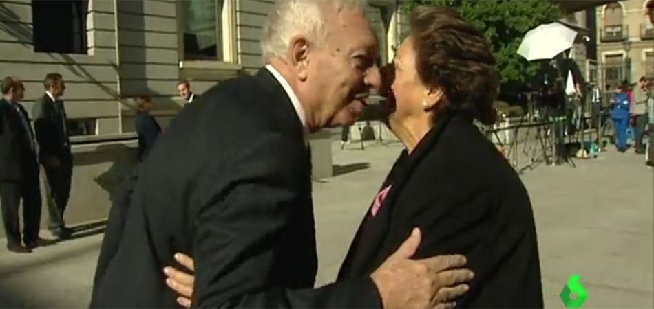José Manuel García-Margallo besa a Rita Barberá 