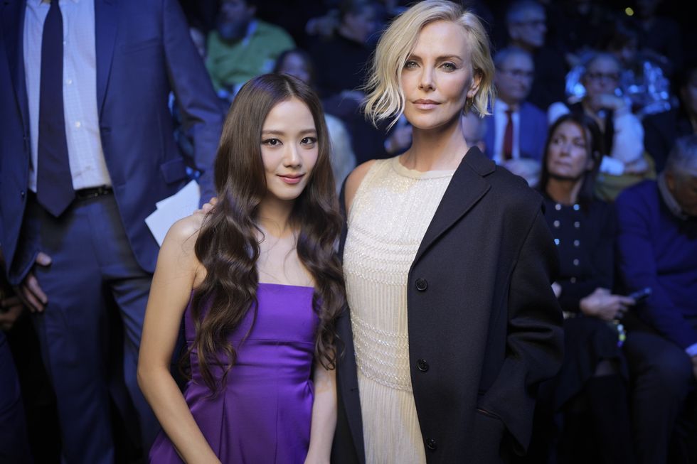 jisoo-and-charlize-theron-at-christian-dior-fall-2023-ready-news-photo-1677660015.jpeg