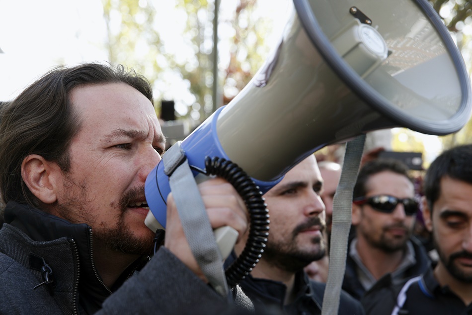 Pablo Iglesias durante la protesta ante la sede de Gas Natural en Madrid. 
