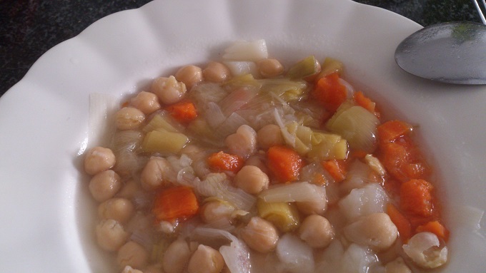 Sopa de calabacín con garbanzos y redondo de ternera guisado