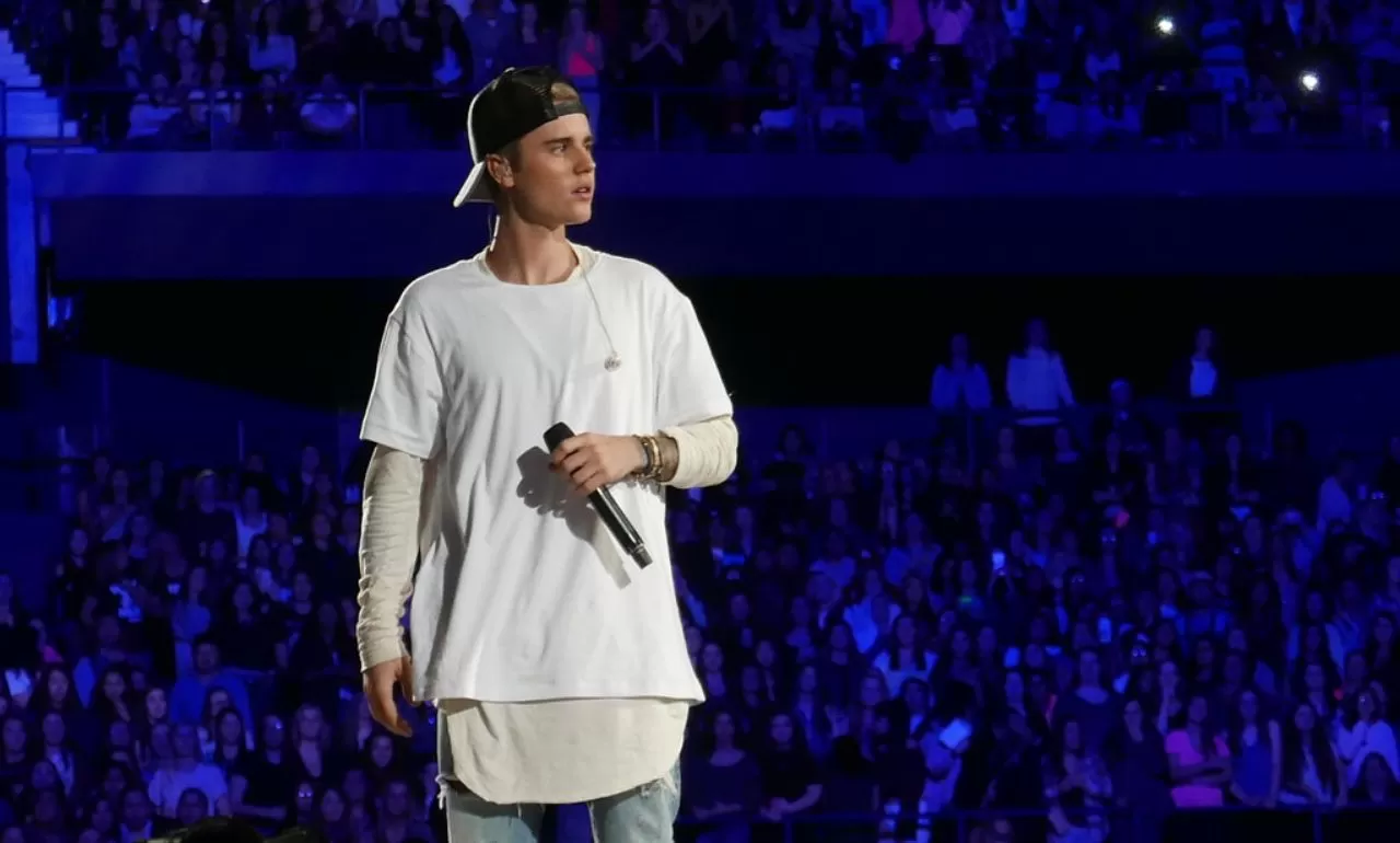 Justin Bieber-cover-1725.webp