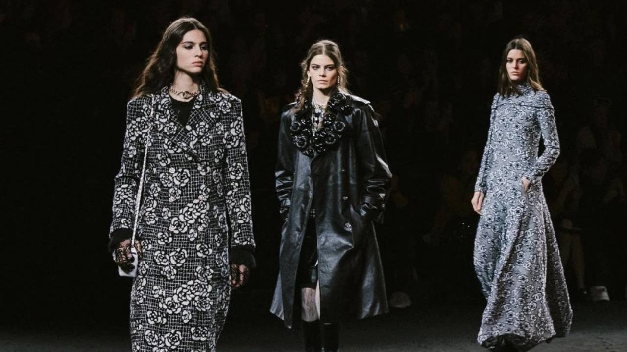 chanel-conquista-el-paris-fashion-week-con-su-inspiracion-en-la-camelia-1522501.jpeg
