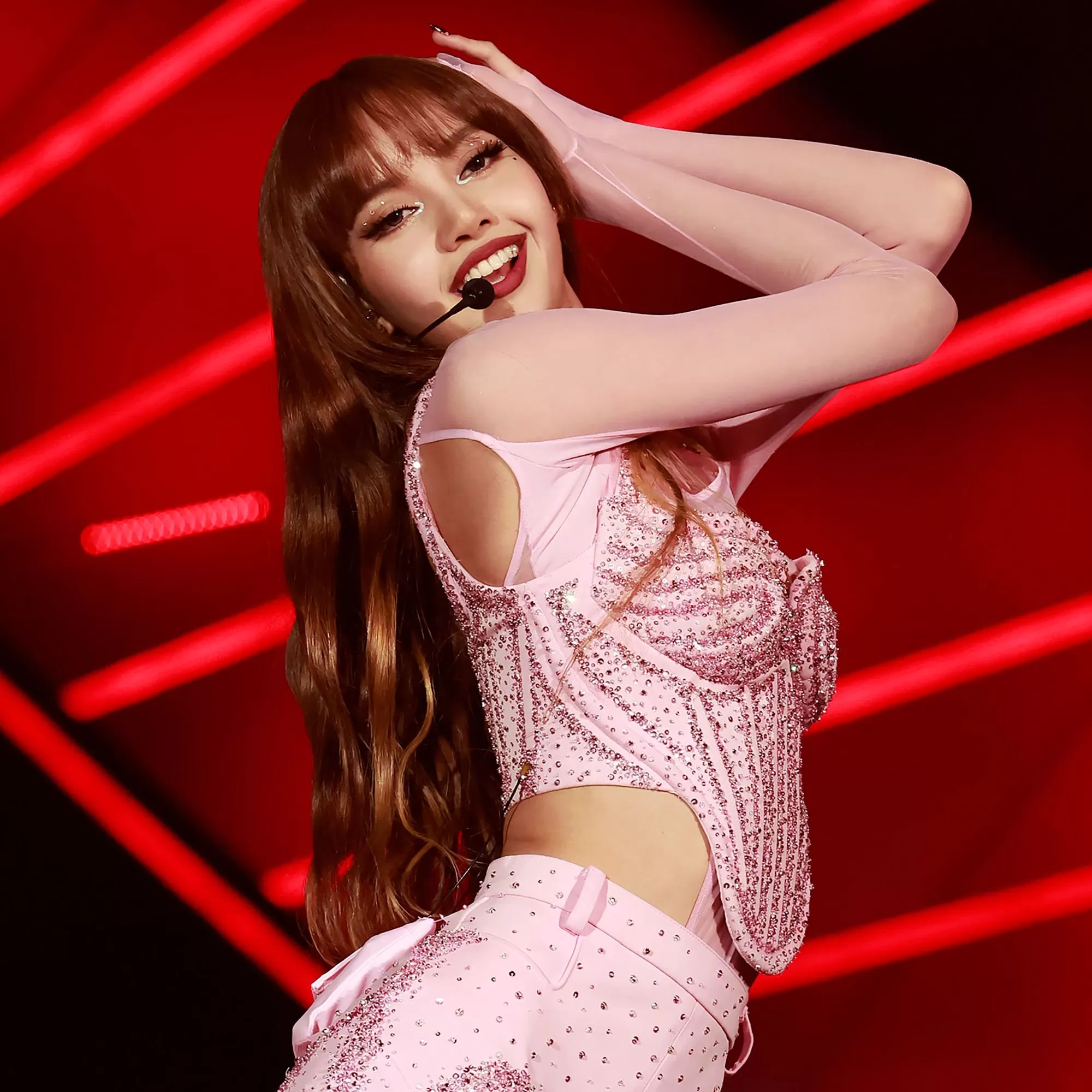 lisa-blackpink-cover-040925.webp