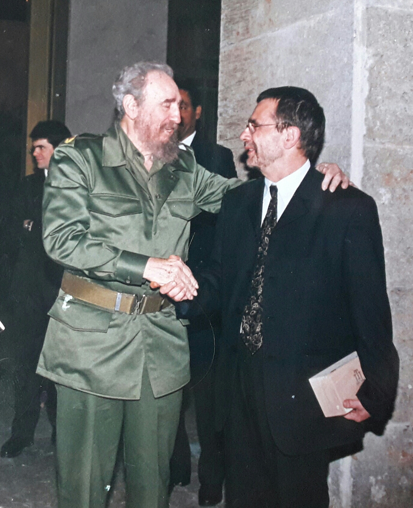 Fidel Castro y Jordi bayona , en el palacio de la Habana en el año 2000