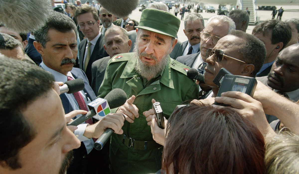 Fotografía de archivo tomada el 13 de mayo de 1998 que muestra al entonces presidente de Cuba, Fidel Castro.