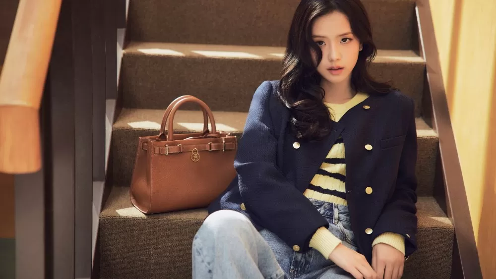 Tommy-Hilfiger-Jisoo-3-231025.webp