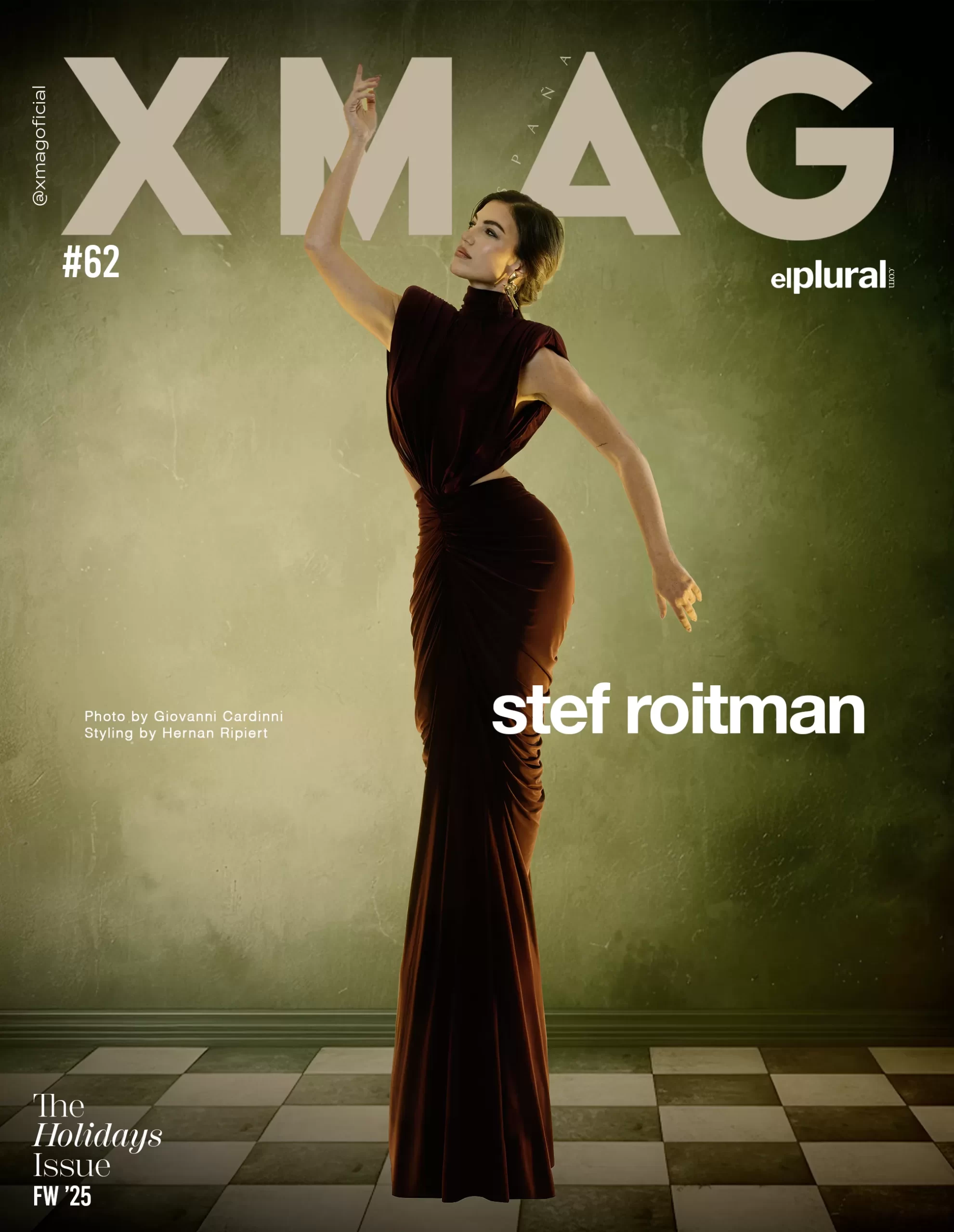 Vestido: Michael Costello Pendientes: Rod Almayate
