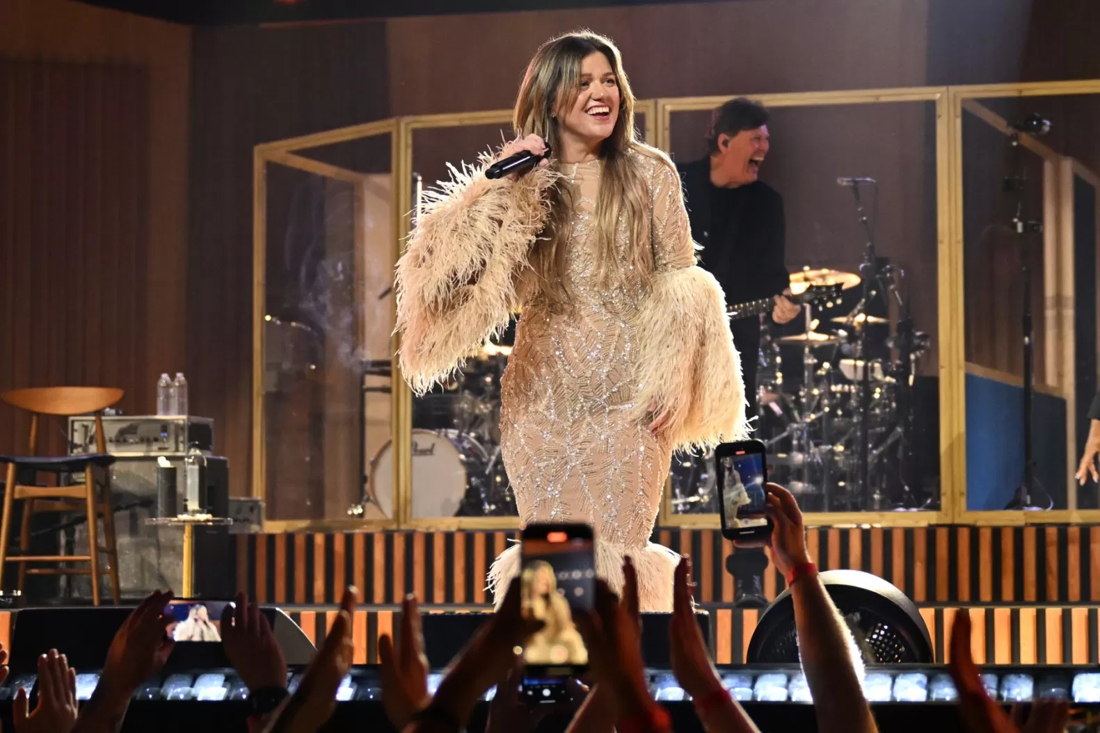 kelly-clarkson-las-vegas-1-111125.webp