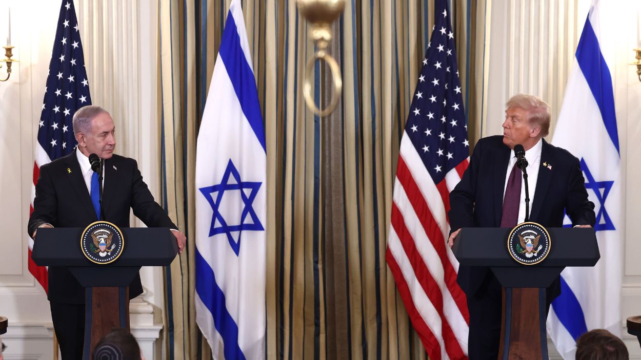 El primer ministro israelí, Benjamín Netanyahu, con el presidente de Estados Unidos, Donald Trump, en la Casa Blanca. EP.
