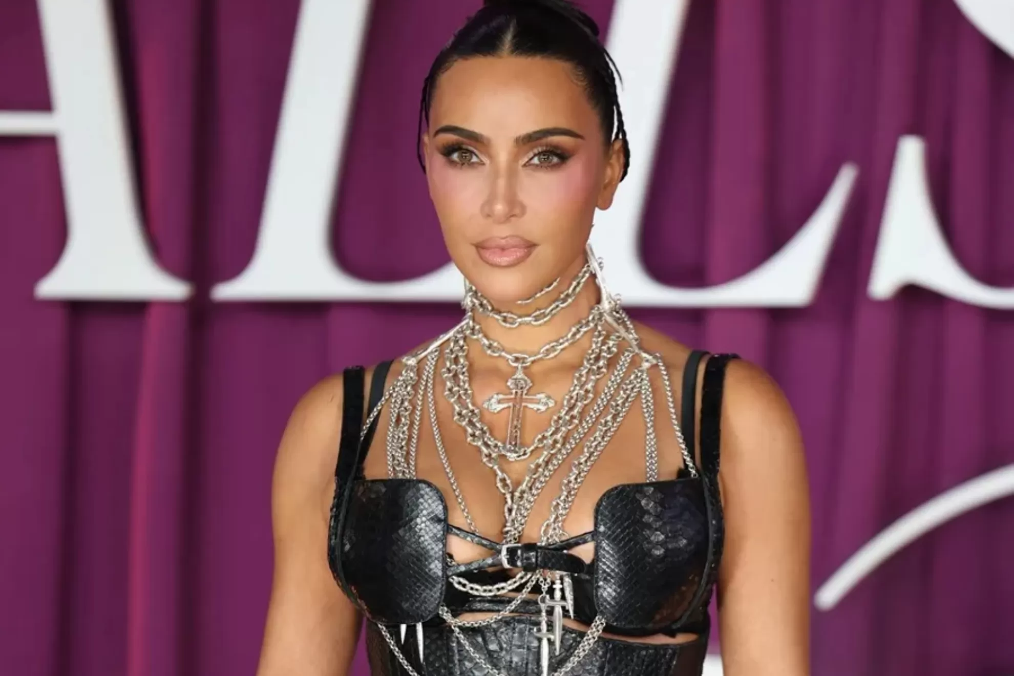 Kim Kardashian-1-201125.webp