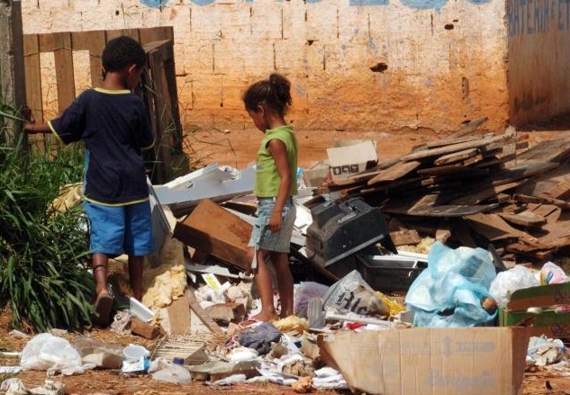 1 de cada 3 niños y niñas vive en riesgo de pobreza -casi 2 millones y medio-