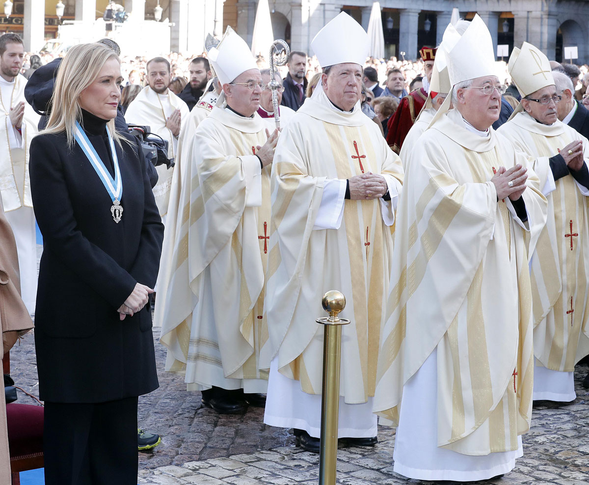 Cristina Cifuentes, en la misa de celebración de la festividad de la Almudena