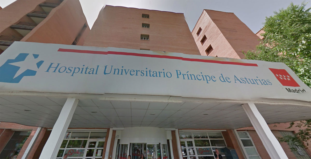 Puertas del hospital Príncipe de Asturias en Alcalá de Henares. 
