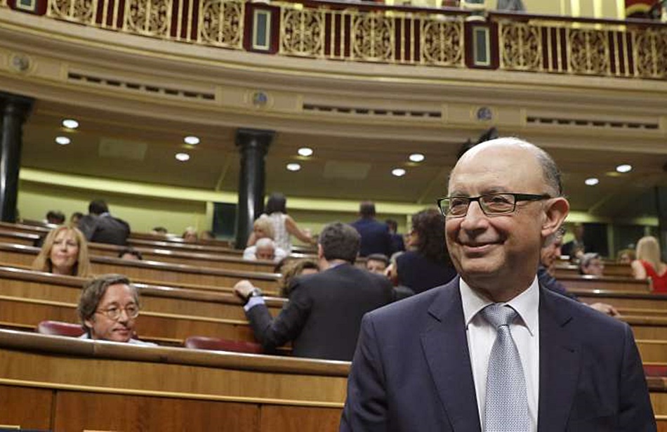 El ministro de Hacienda, Cristóbal Montoro, en su escaño del Congreso de los Diputados.