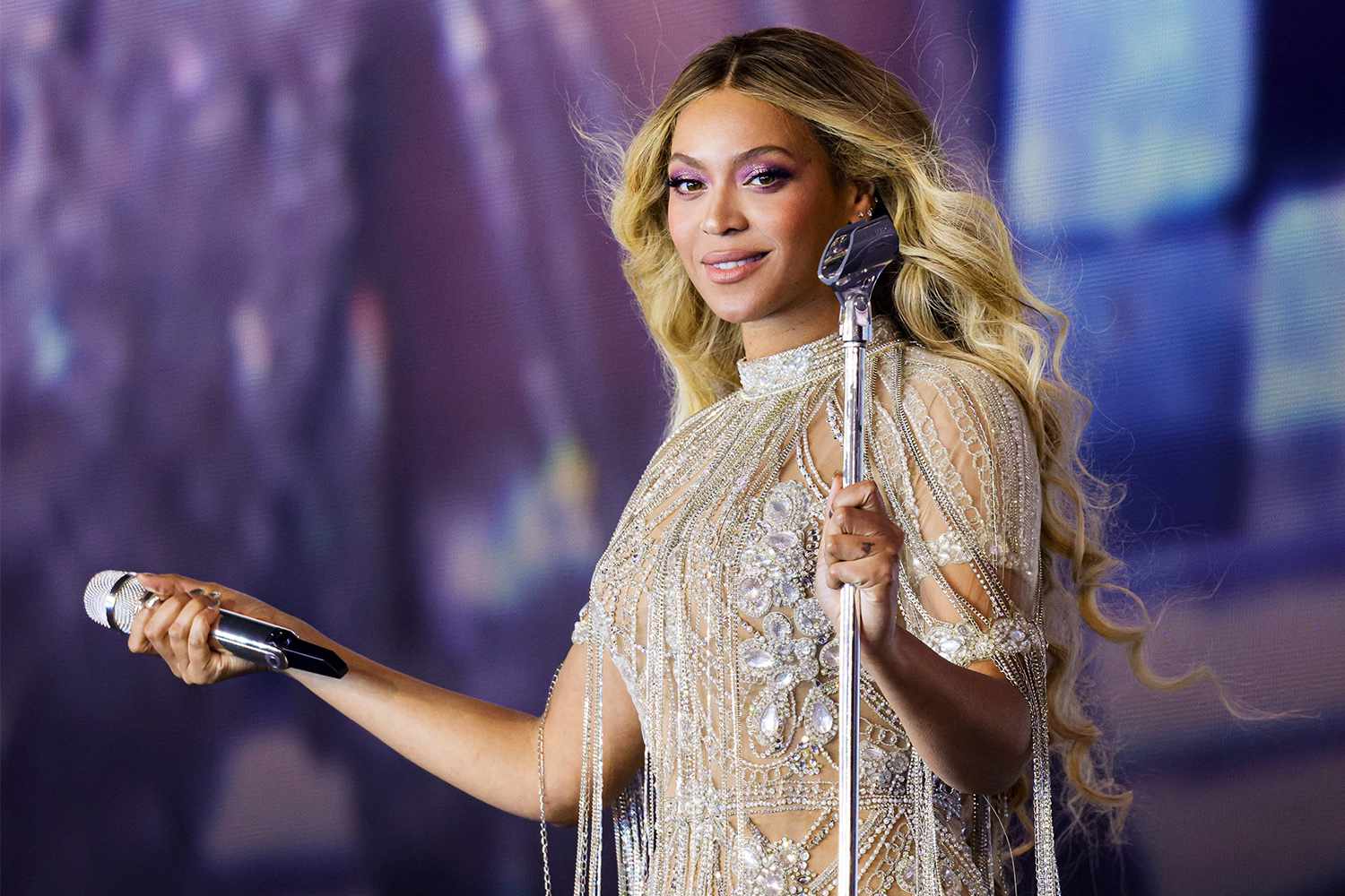 Beyonce-RENAISSANCE-WORLD-TOUR-01-070523-052a97232b1847f7bd70d7c62b216b67.jpg
