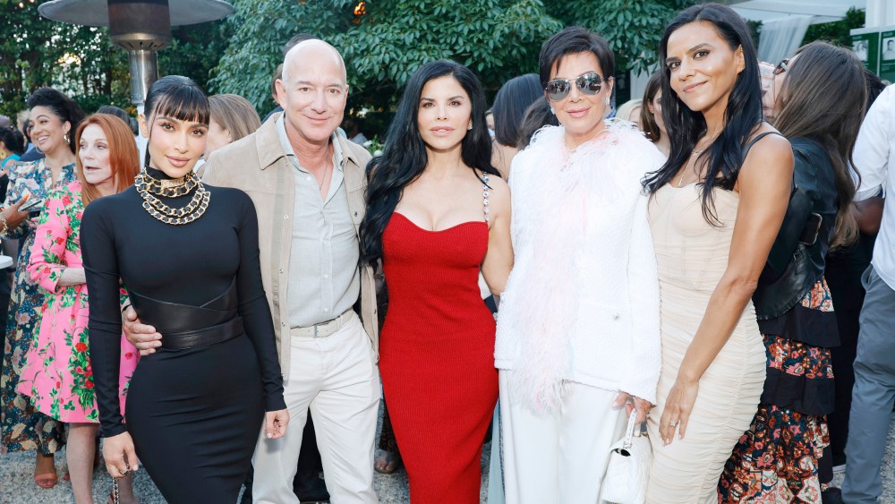 Kim Kardashian, Jeff Bezos, Lauren Sánchez, Kris Jenner y Elsa Marie Collins. GETTY IMAGES/STEFANIE KEENAN
